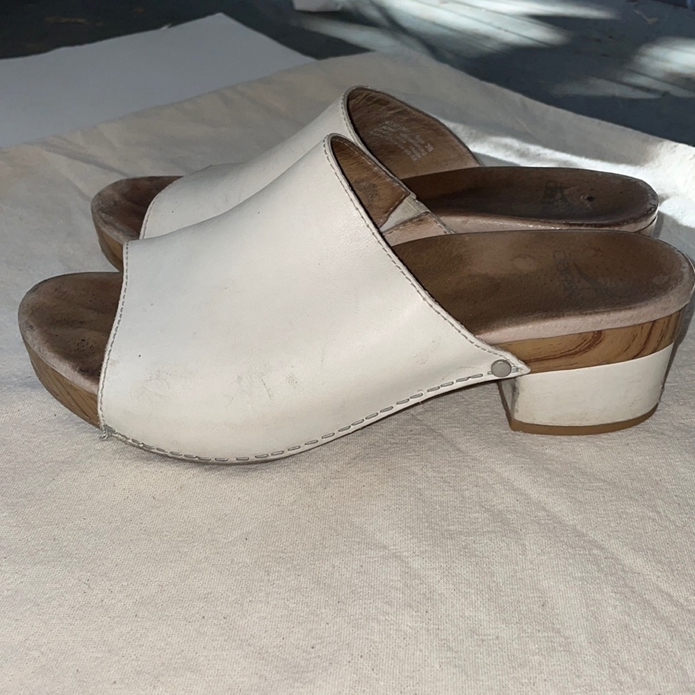 DANSKO white wooden clogs block heels 38Us leather